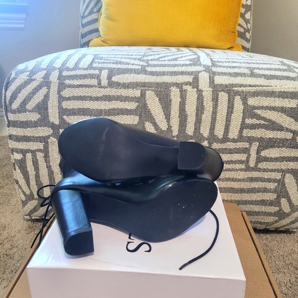 Women's Booties/Heels - Picture 4 of 4